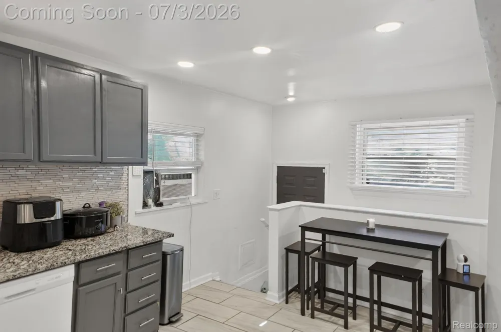 21326 Ithaca Avenue Royal Oak Charter Township, MI 48220