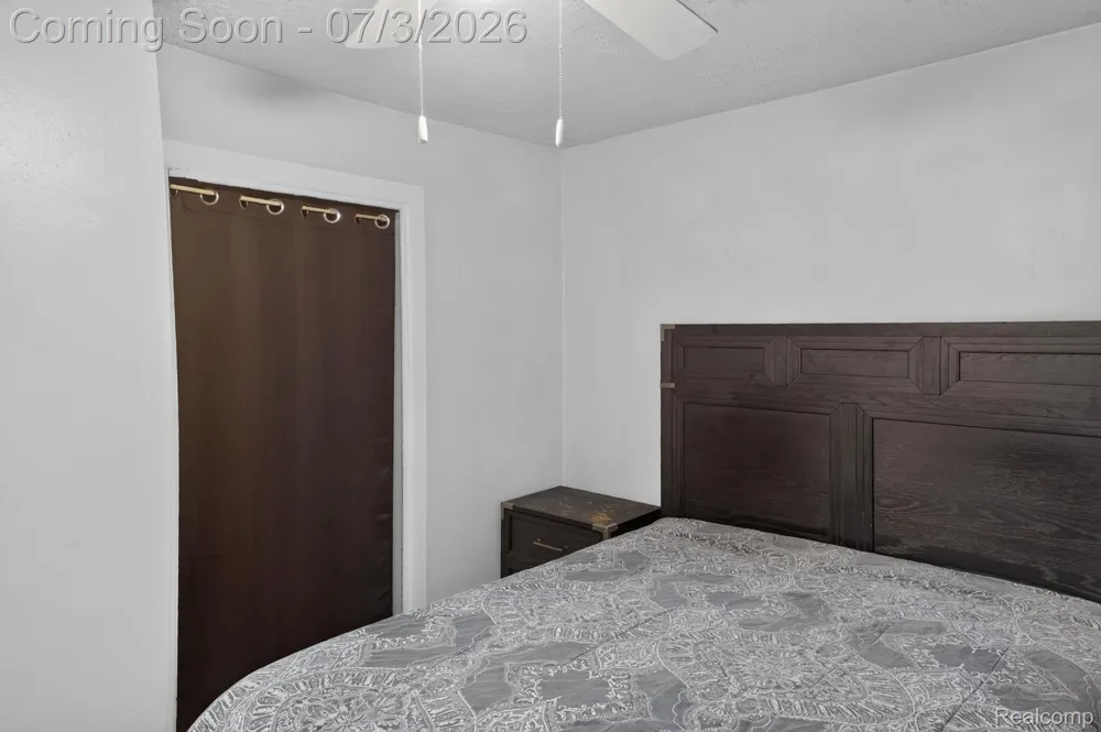 21326 Ithaca Avenue Royal Oak Charter Township, MI 48220