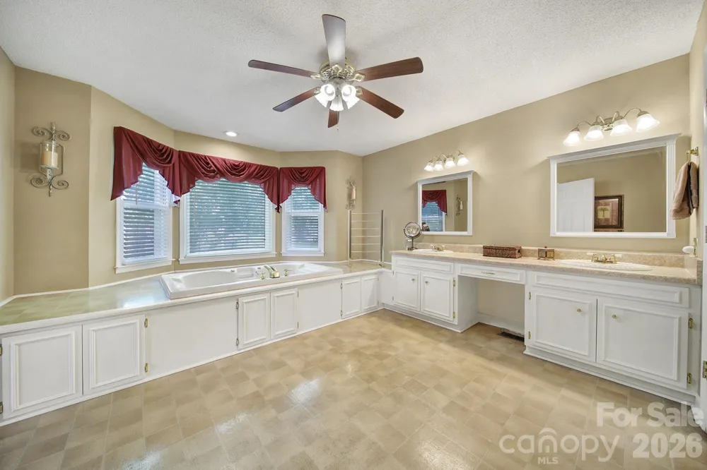215 W Stevens Street Kershaw, SC 29067
