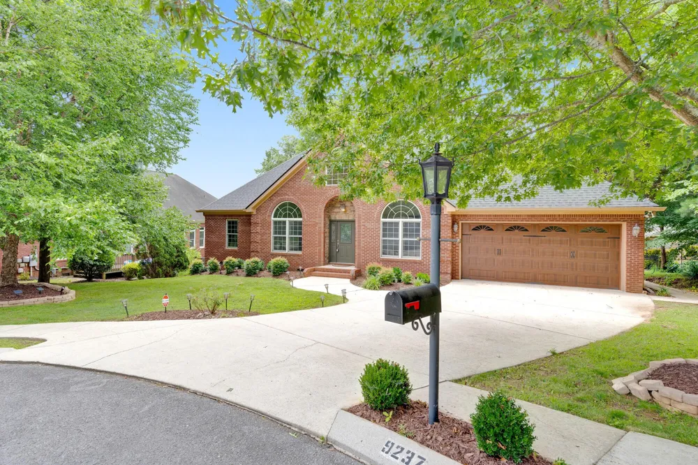 9237 Leaf Brook Lane Apison, TN 37302