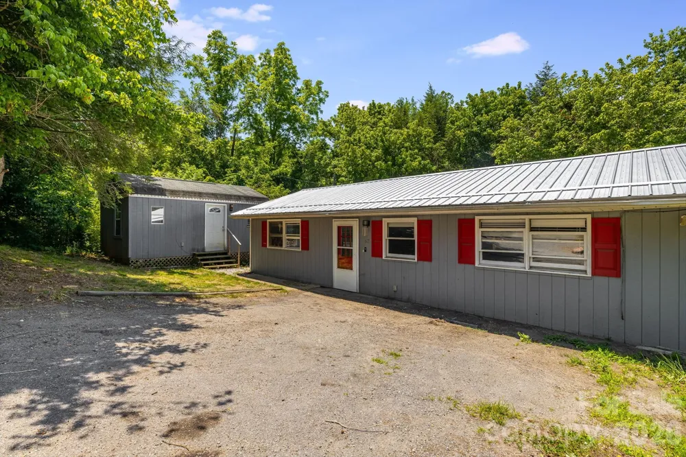 67 Banks Town Road Weaverville, NC 28787