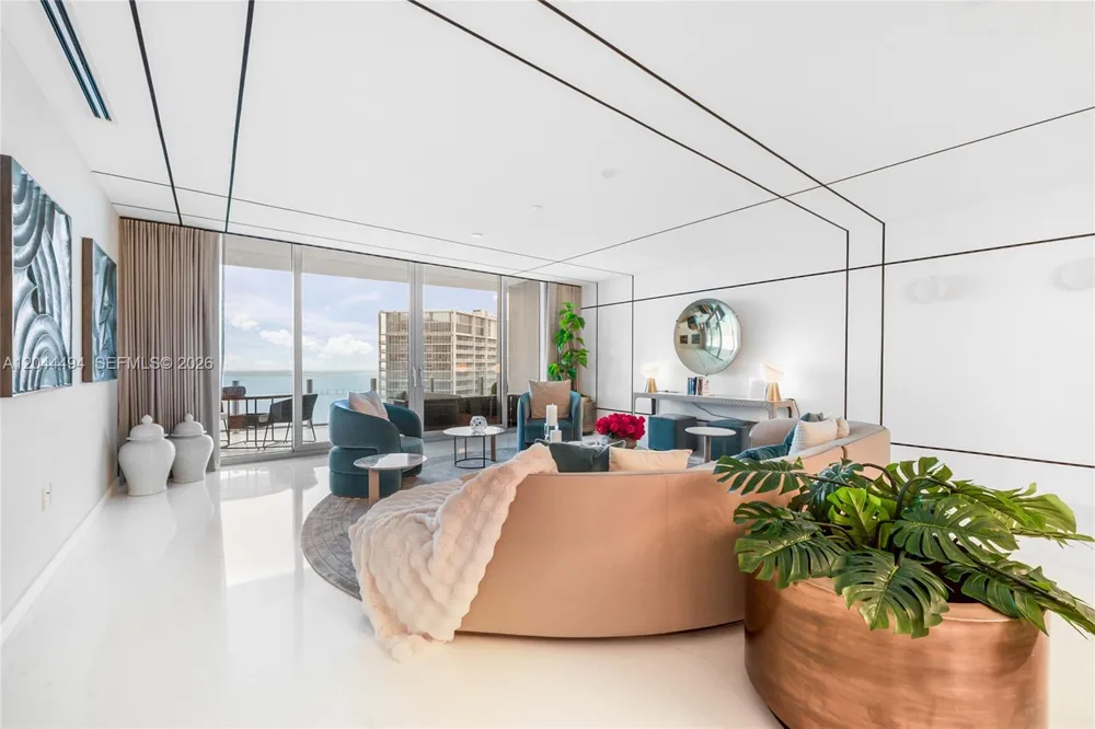 300 Biscayne Blvd Way #5104 Miami, FL 33131