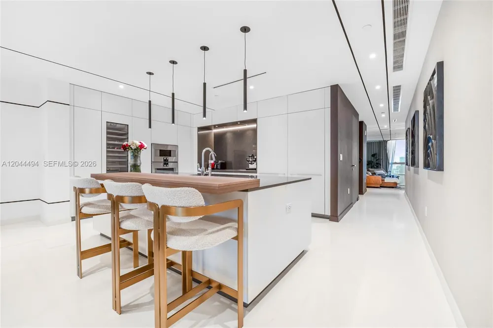 300 Biscayne Blvd Way #5104 Miami, FL 33131