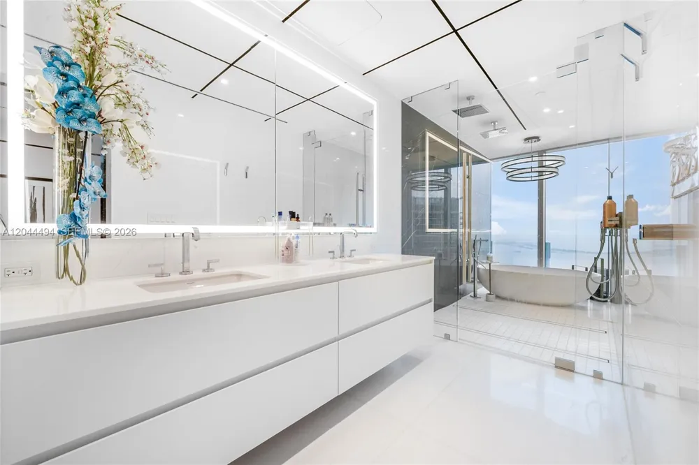 300 Biscayne Blvd Way #5104 Miami, FL 33131
