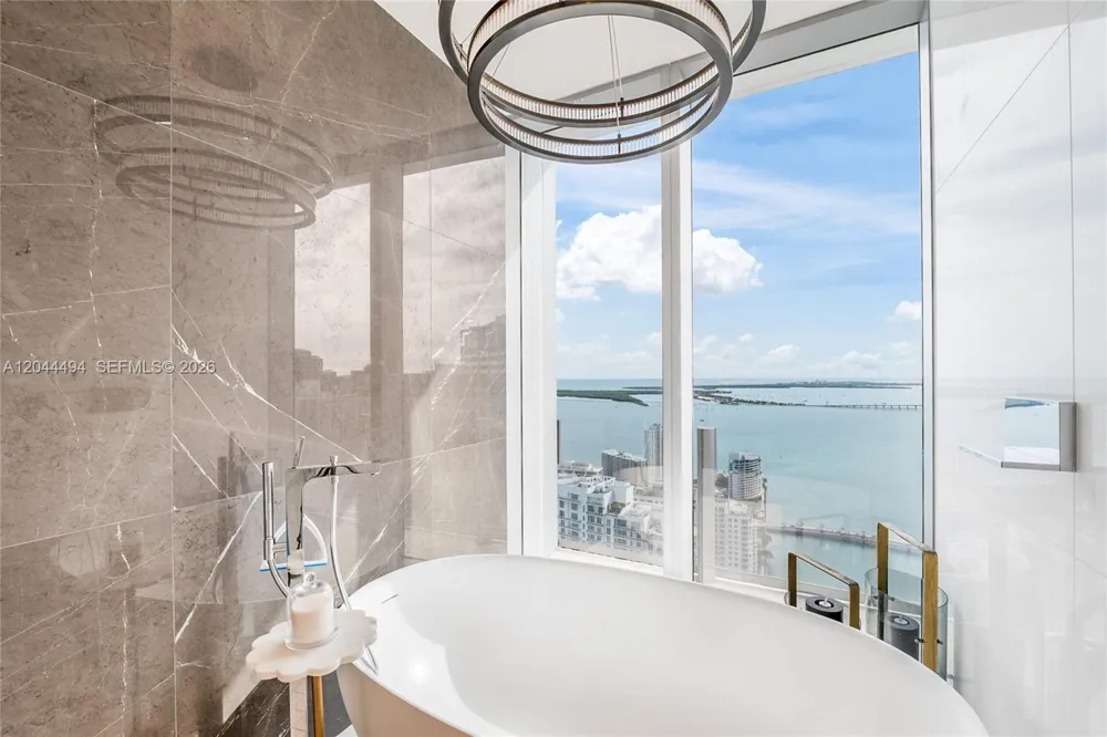 300 Biscayne Blvd Way #5104 Miami, FL 33131