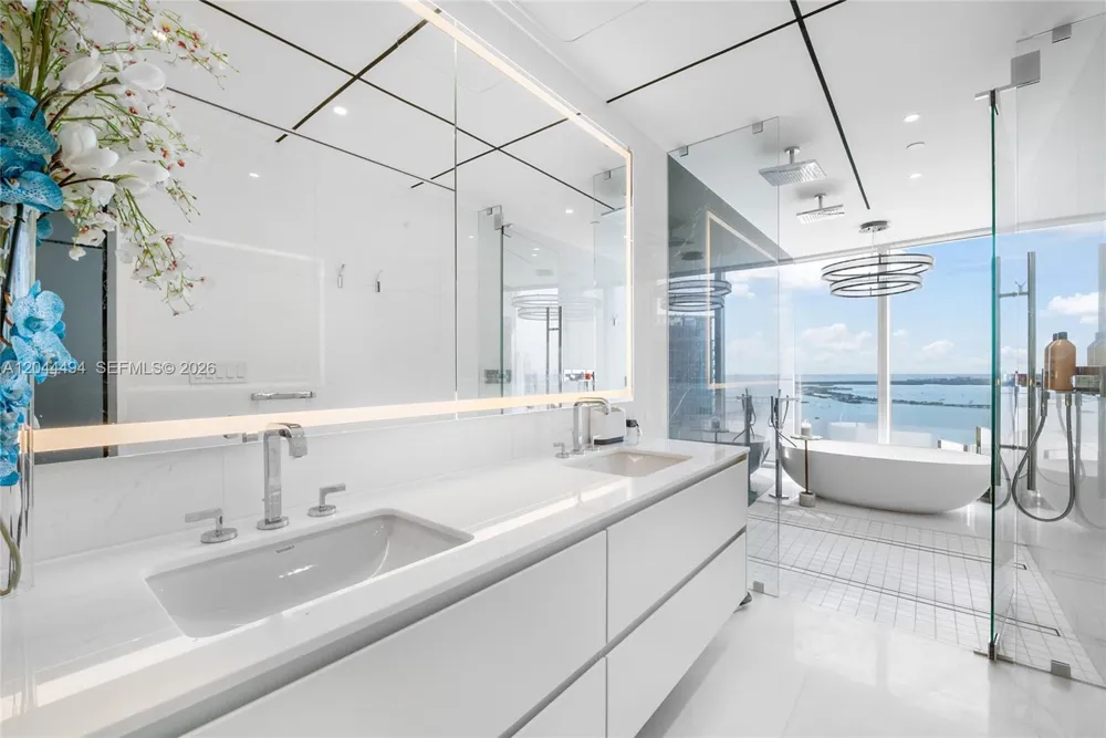 300 Biscayne Blvd Way #5104 Miami, FL 33131