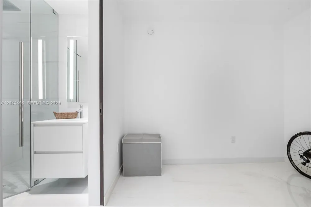 300 Biscayne Blvd Way #5104 Miami, FL 33131