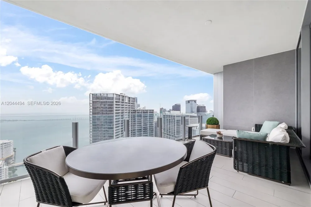 300 Biscayne Blvd Way #5104 Miami, FL 33131