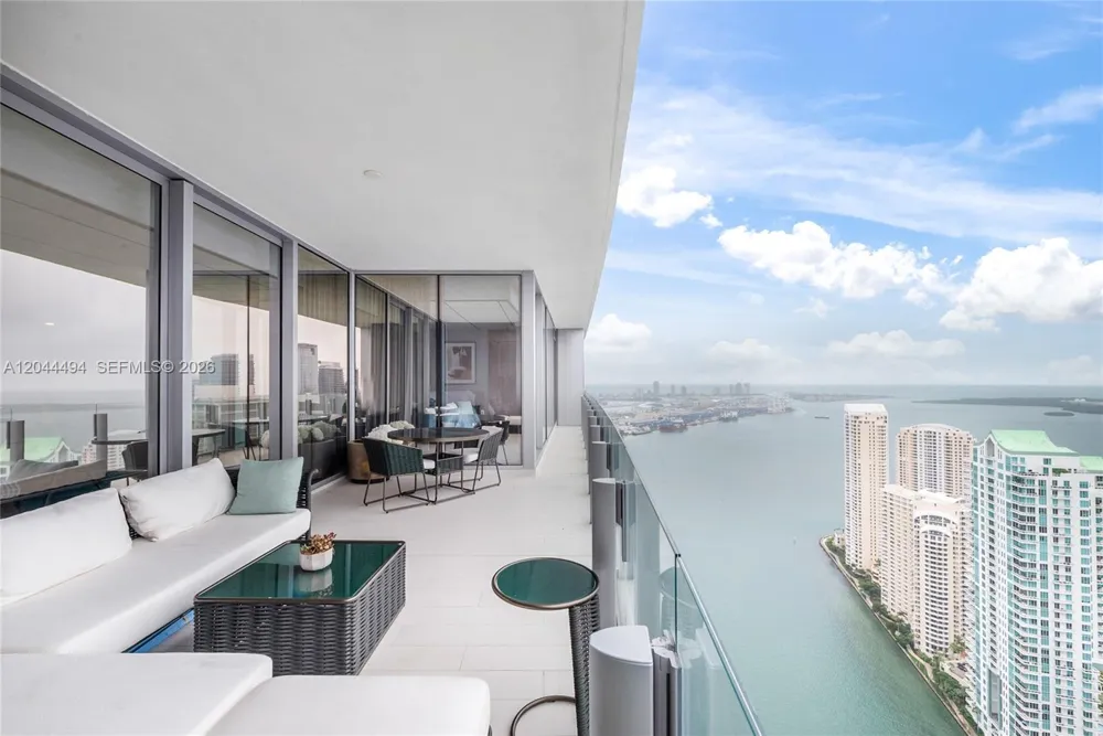 300 Biscayne Blvd Way #5104 Miami, FL 33131