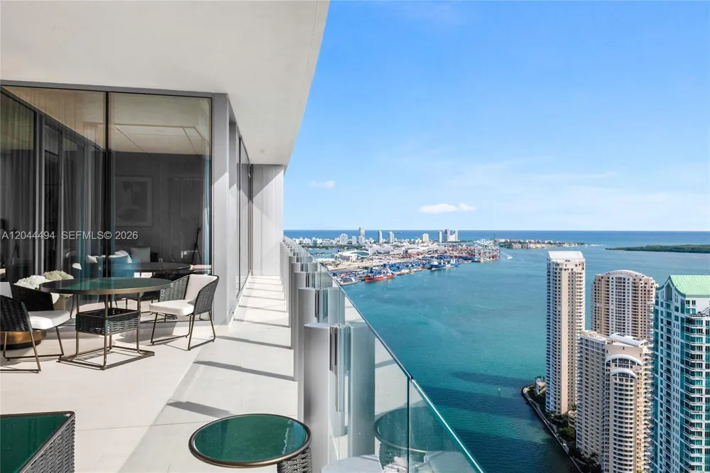 300 Biscayne Blvd Way #5104 Miami, FL 33131