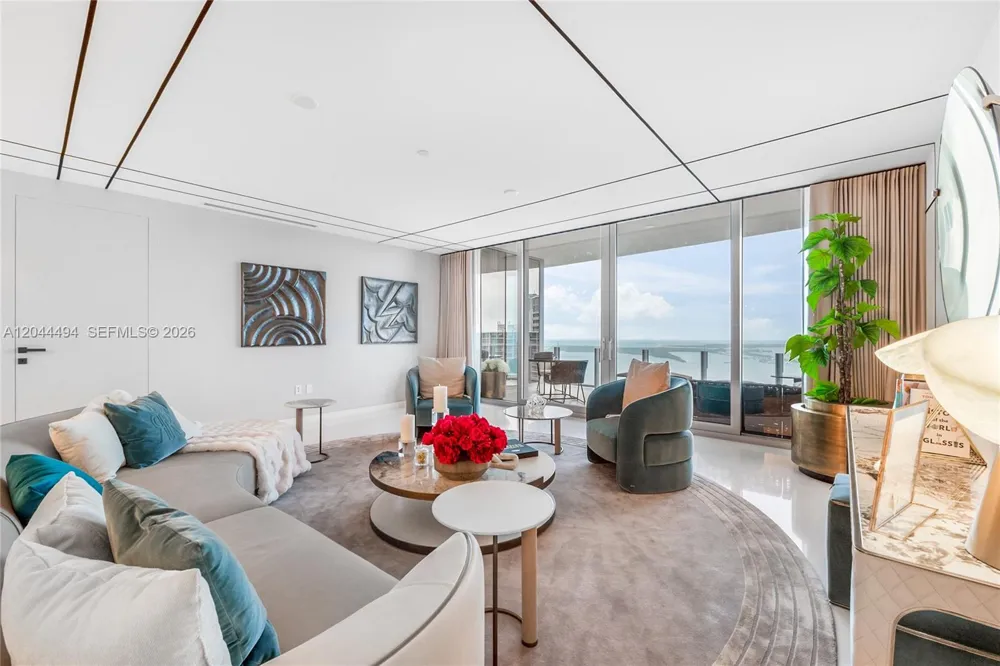 300 Biscayne Blvd Way #5104 Miami, FL 33131