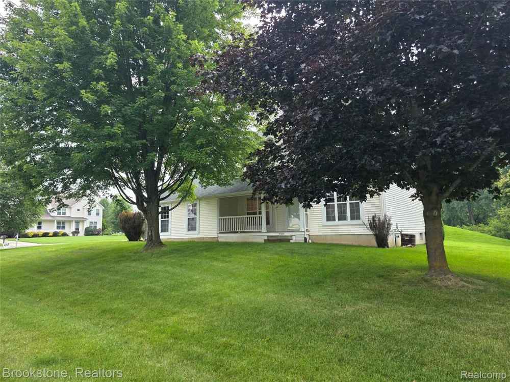 14388 Oak Leaf Trail Fenton Charter Township, MI 48451