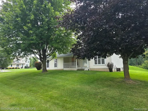 14388 Oak Leaf Trail