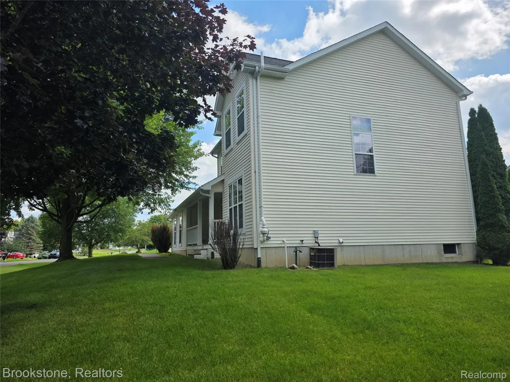 14388 Oak Leaf Trail Fenton Charter Township, MI 48451