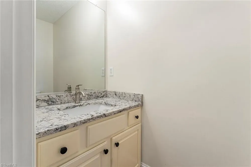 125 Village Club Lane Clemmons, NC 27012