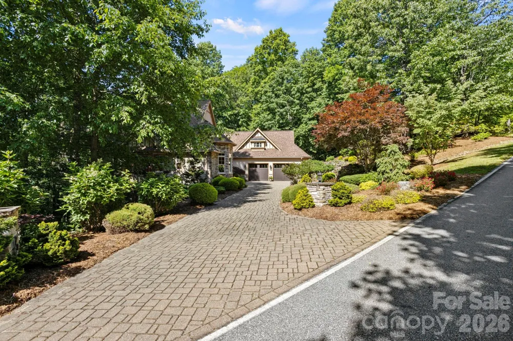 132 Pinnacle Peak Lane Flat Rock, NC 28731