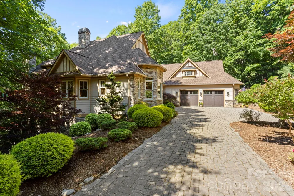 132 Pinnacle Peak Lane Flat Rock, NC 28731