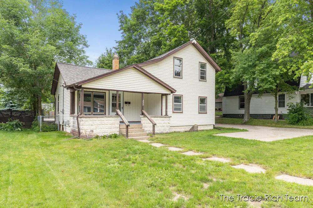 227 E Division Street NE Rockford, MI 49341