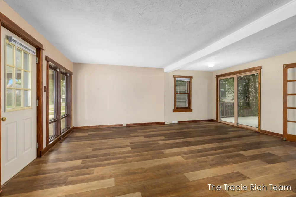 227 E Division Street NE Rockford, MI 49341