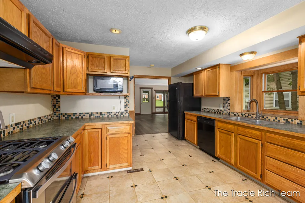227 E Division Street NE Rockford, MI 49341