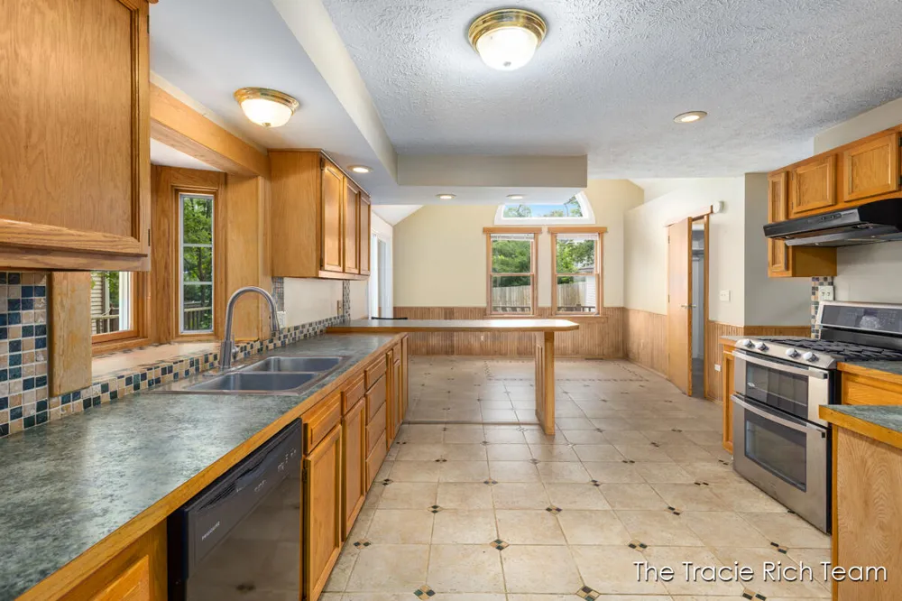 227 E Division Street NE Rockford, MI 49341