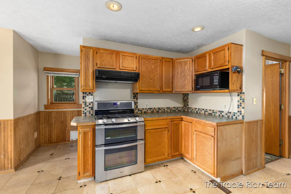 227 E Division Street NE Rockford, MI 49341