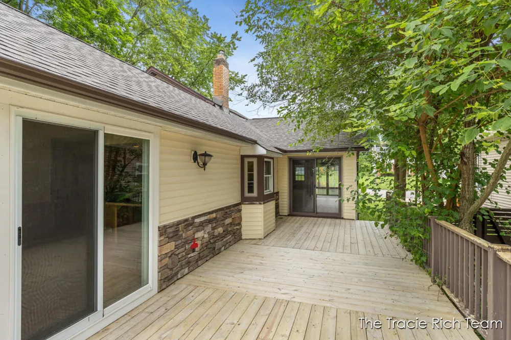 227 E Division Street NE Rockford, MI 49341