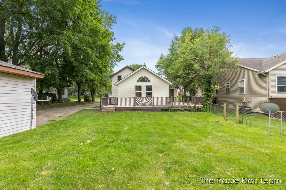 227 E Division Street NE Rockford, MI 49341