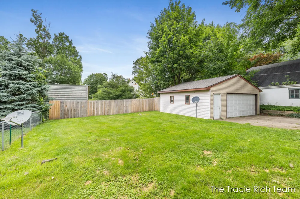 227 E Division Street NE Rockford, MI 49341