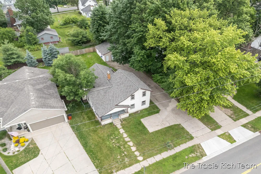 227 E Division Street NE Rockford, MI 49341