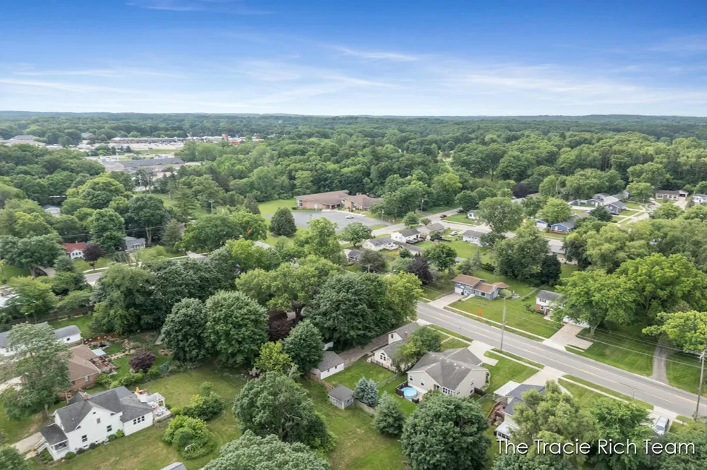 227 E Division Street NE Rockford, MI 49341