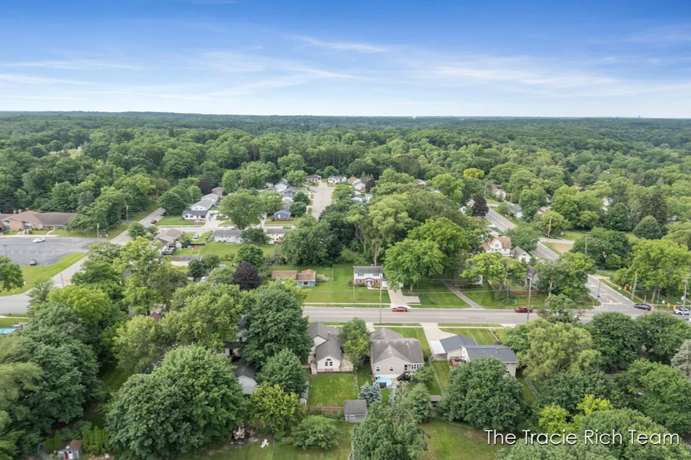 227 E Division Street NE Rockford, MI 49341