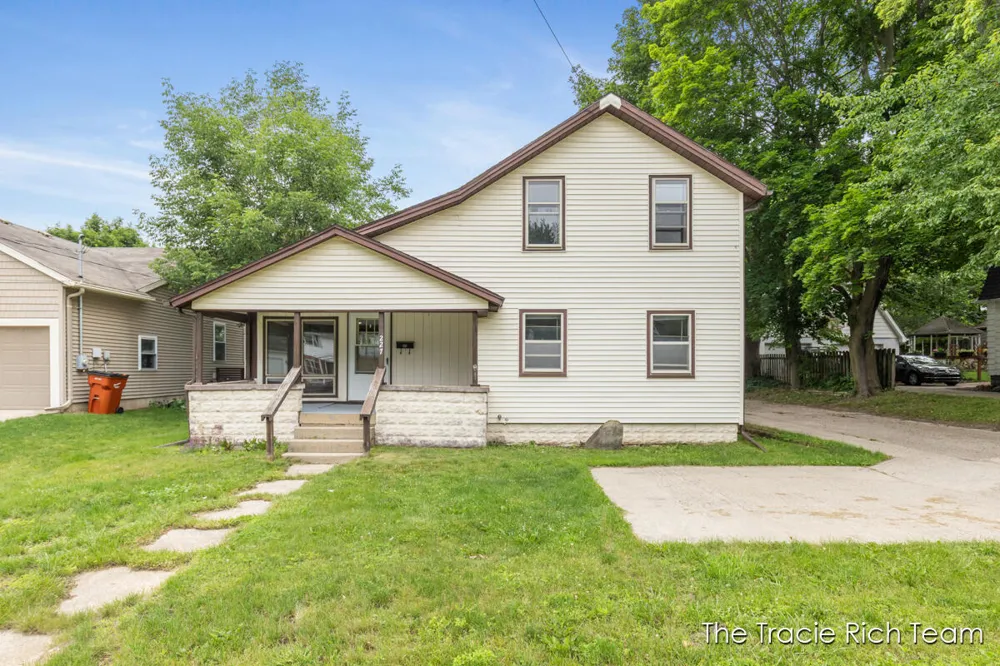 227 E Division Street NE Rockford, MI 49341