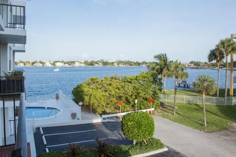 301 Croton Avenue #303