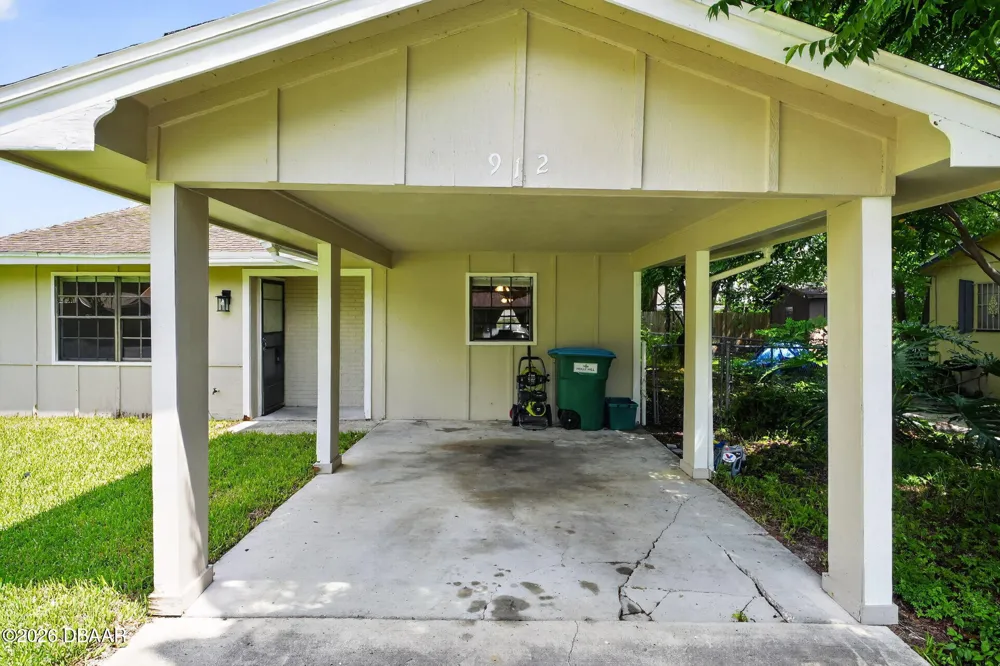 912 Royal Oak Court Holly Hill, FL 32117