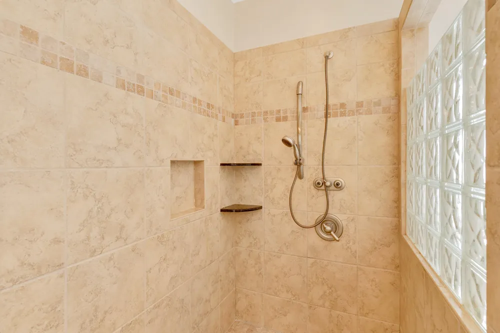 9237 Leaf Brook Lane Apison, TN 37302