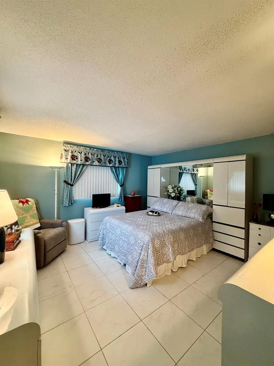 4927 NW 47th Terrace Tamarac, FL 33319