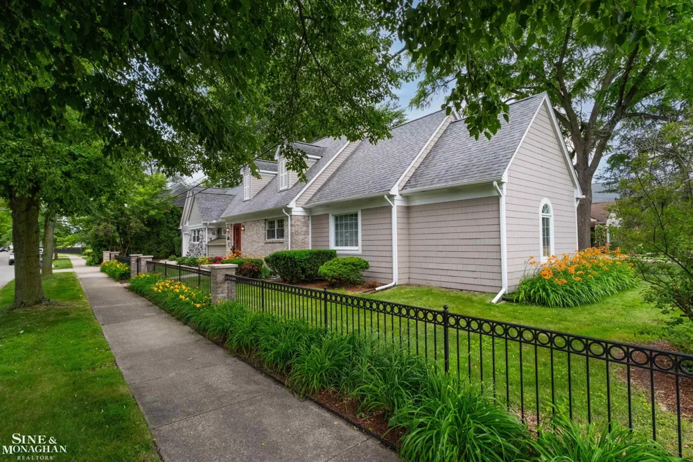 20675 Morningside Drive Grosse Pointe Woods City, MI 48236