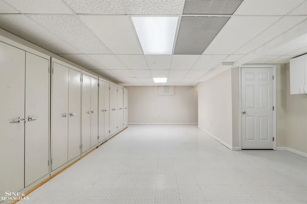 20675 Morningside Drive Grosse Pointe Woods City, MI 48236