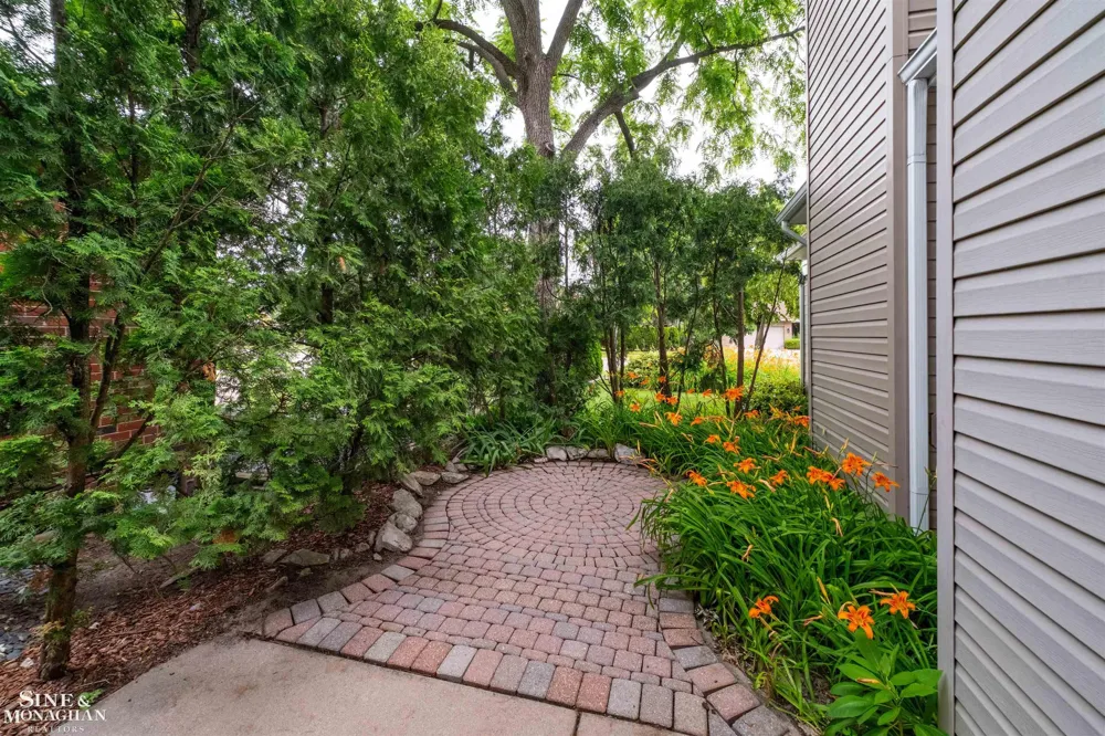 20675 Morningside Drive Grosse Pointe Woods City, MI 48236