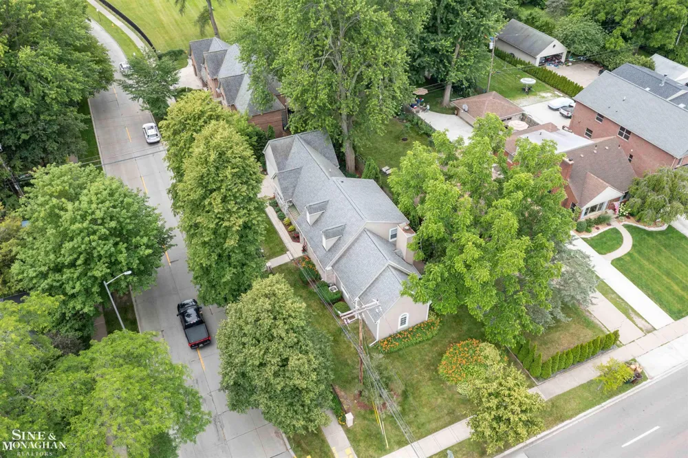 20675 Morningside Drive Grosse Pointe Woods City, MI 48236