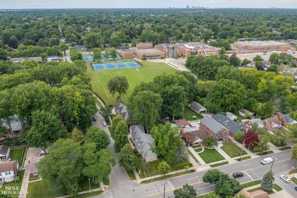 20675 Morningside Drive Grosse Pointe Woods City, MI 48236