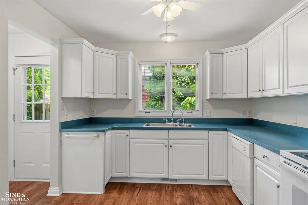 20675 Morningside Drive Grosse Pointe Woods City, MI 48236