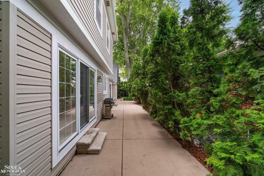 20675 Morningside Drive Grosse Pointe Woods City, MI 48236