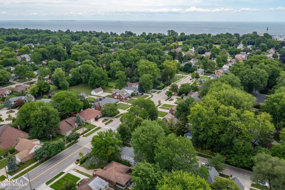 20675 Morningside Drive Grosse Pointe Woods City, MI 48236