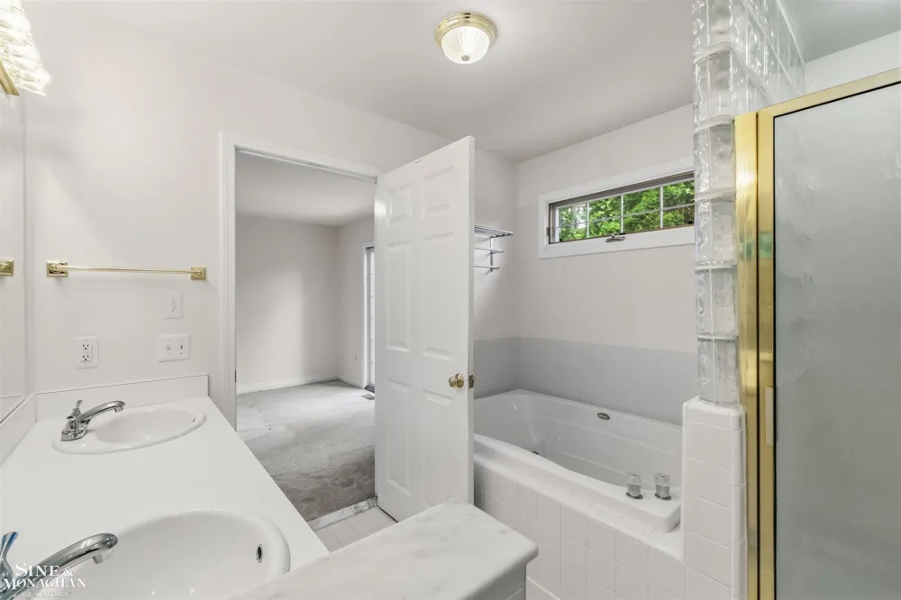 20675 Morningside Drive Grosse Pointe Woods City, MI 48236