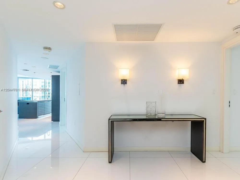 200 Biscayne Boulevard Way #3102 Miami, FL 33131