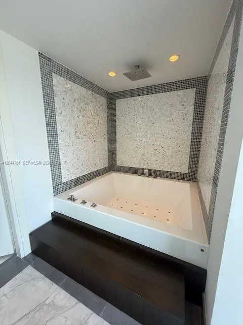 200 Biscayne Boulevard Way #3102 Miami, FL 33131