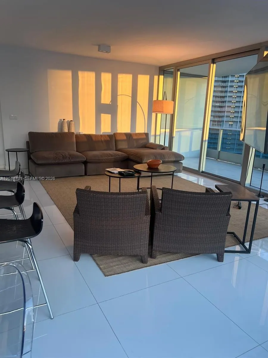 200 Biscayne Boulevard Way #3102 Miami, FL 33131