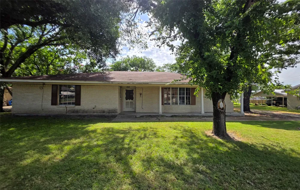 204 Fordyce Street Barry, TX 75102